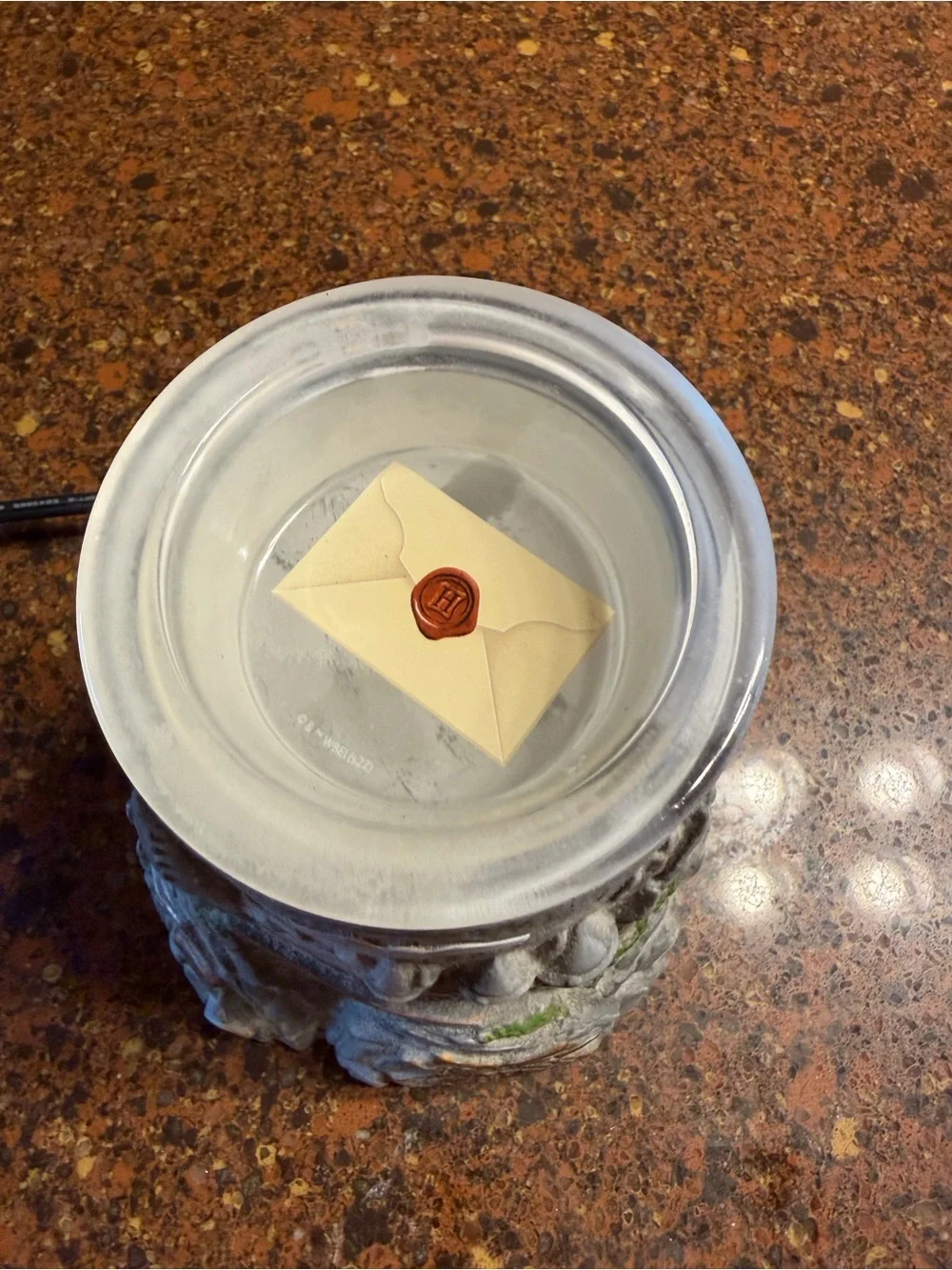 Castle-Themed Ceramic Wax Warmer in Gray